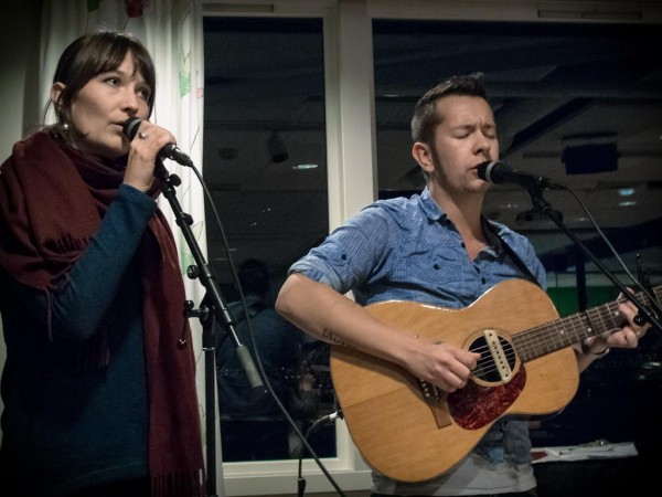 Jonas Aasen og Mari Midthun spiller på Sunnaas Sykhus